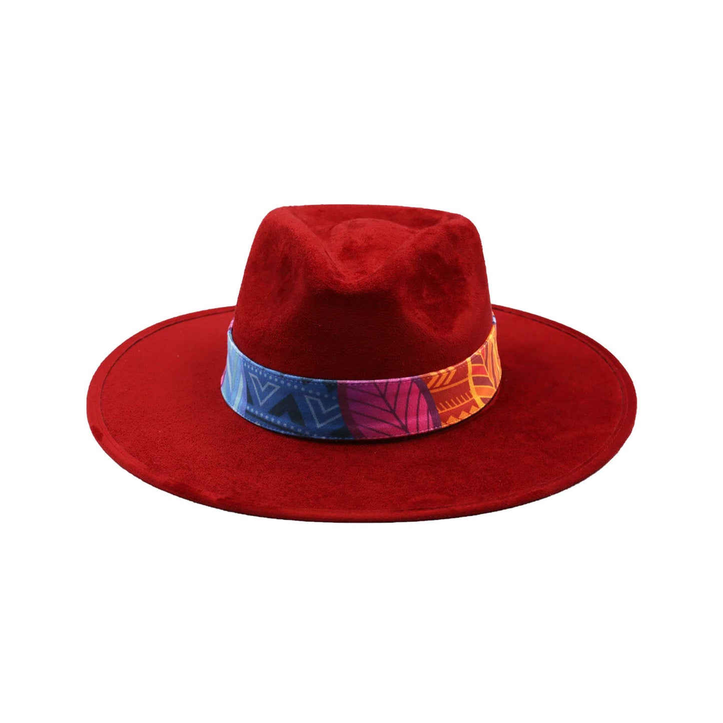 Ciemnoczerwony kapelusz Fedora z kolorową opaską i piórami