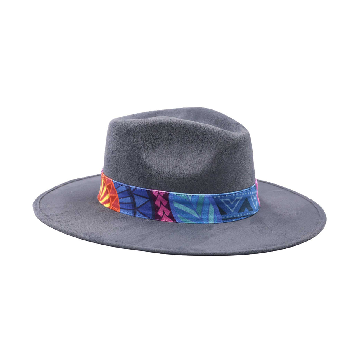 Szary kapelusz Fedora z kolorową opaską i piórami - wzór 3