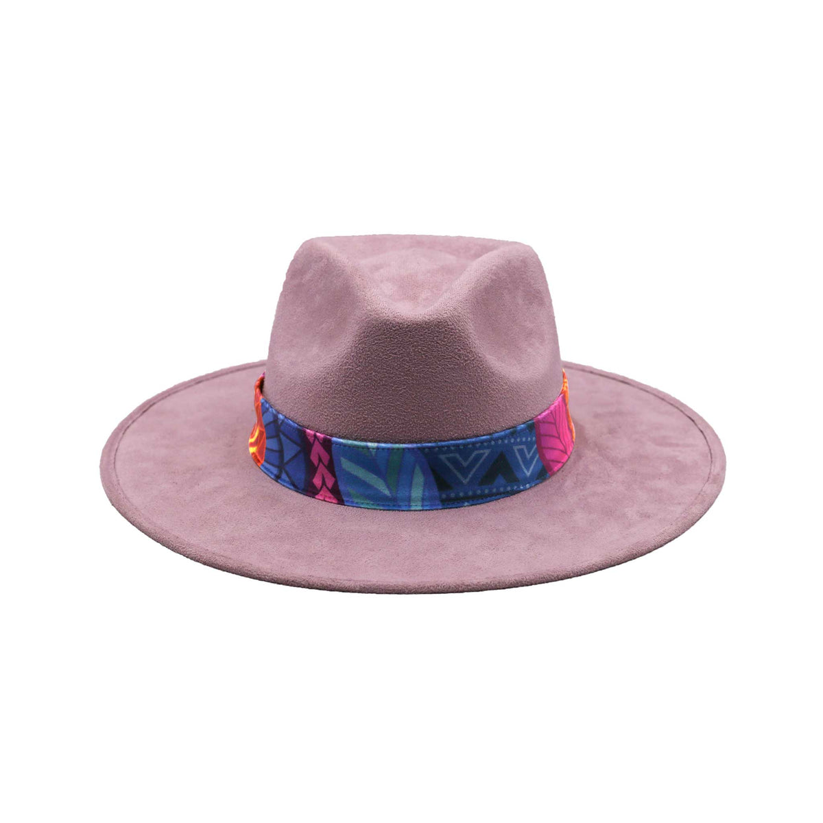 Jasnoróżowy kapelusz Fedora z kolorową opaską i piórami - wzór 2