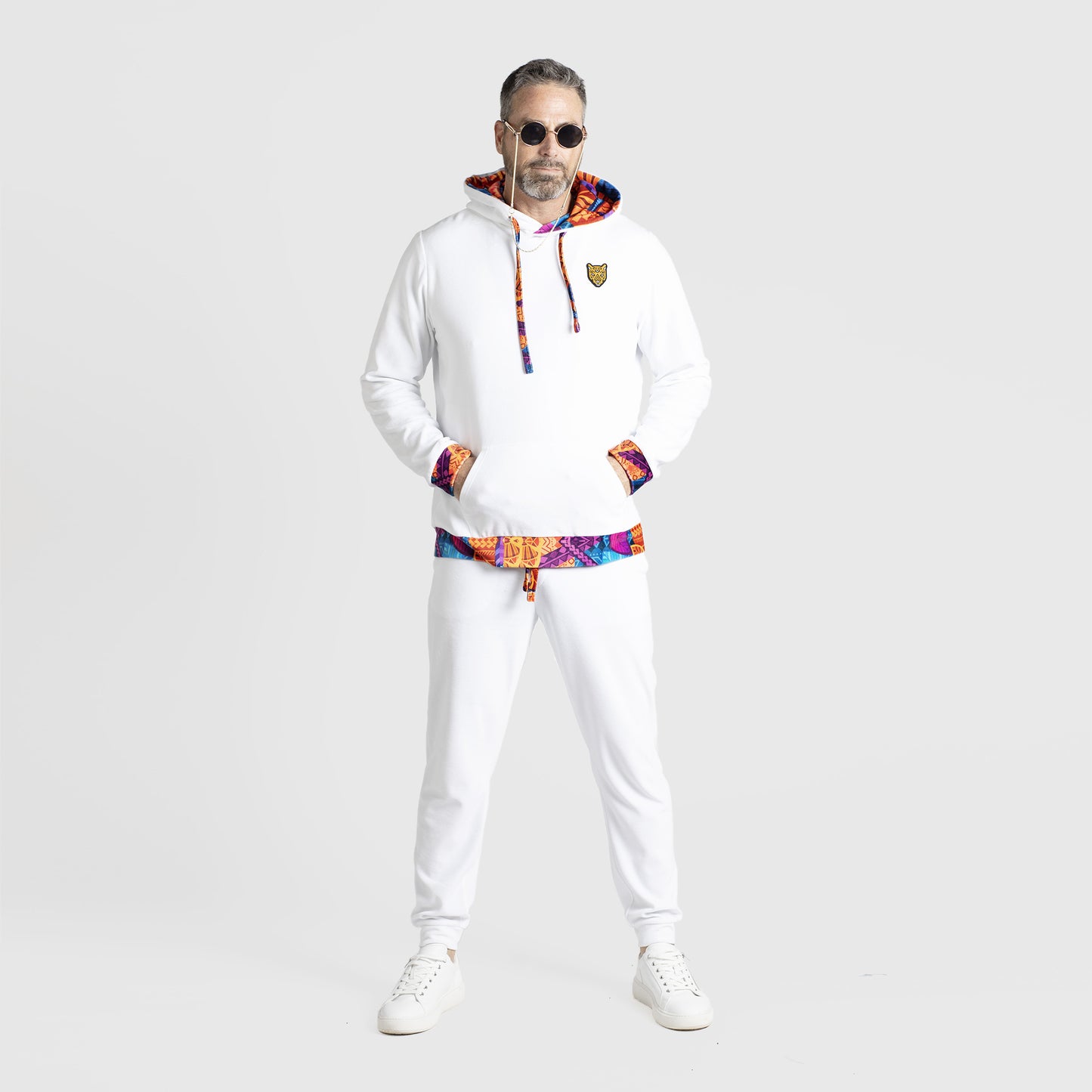 Biała welurowa bluza z kapturem Unikalny design Męski strój Wysoka jakość | autorstwa AWAKEN ART