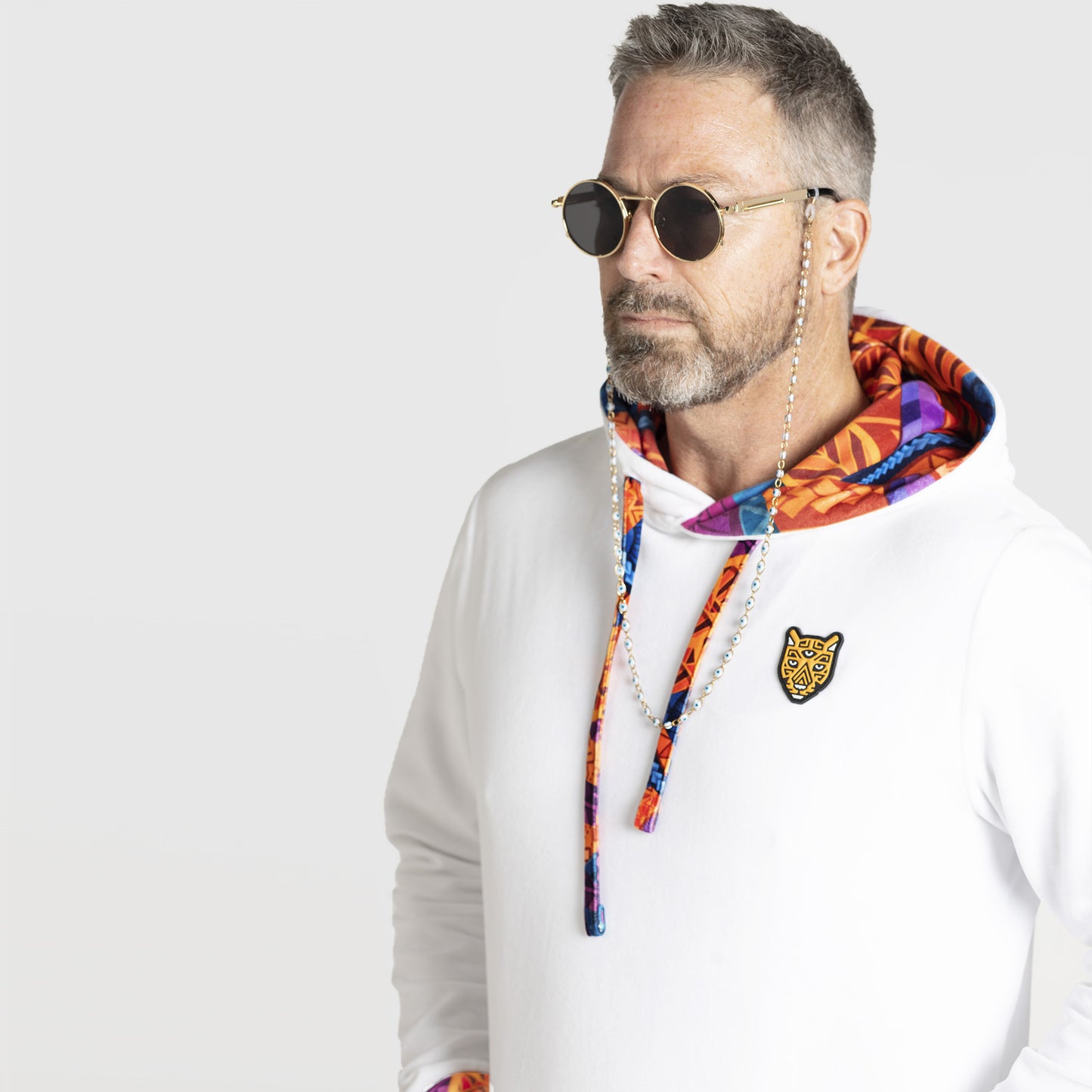 Biała welurowa bluza z kapturem Unikalny design Męski strój Wysoka jakość | autorstwa AWAKEN ART