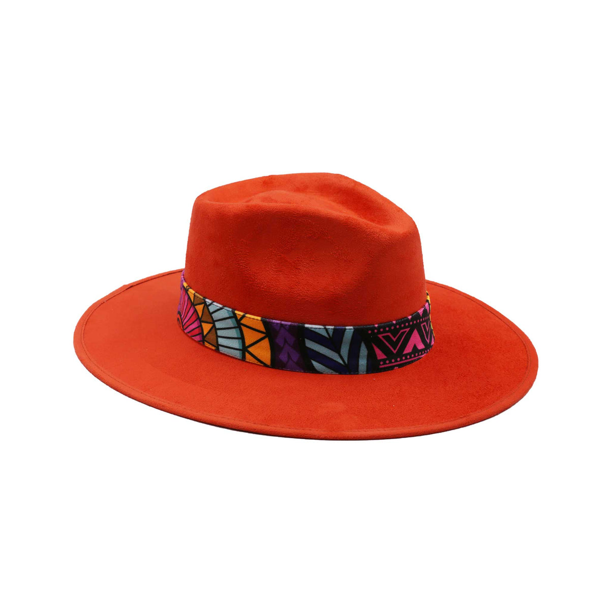 Ciemnopomarańczowy kapelusz Fedora z kolorową opaską i piórami