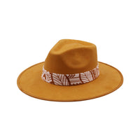 Pomarańczowy kapelusz Fedora z kolorową opaską i piórami